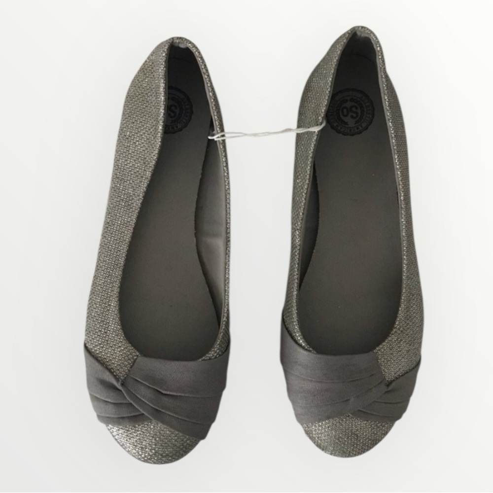 ✨HP✨ NEW SO Women's Flats 7 Silver Gray NWOT